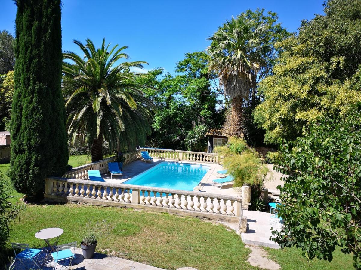 Le Mas Des Agapes Beaucaire  Ngoại thất bức ảnh